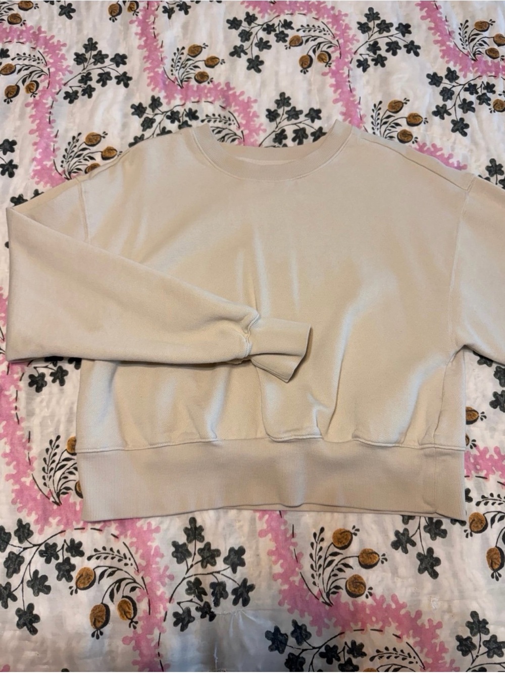Old Navy Cream Crewneck Sweatshirt